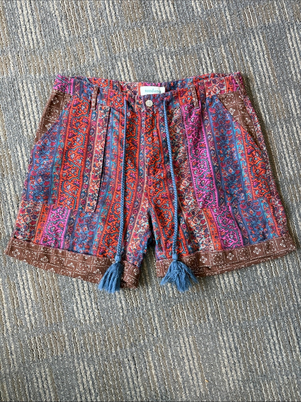 Like new Sundance linen/cotton printed shorts